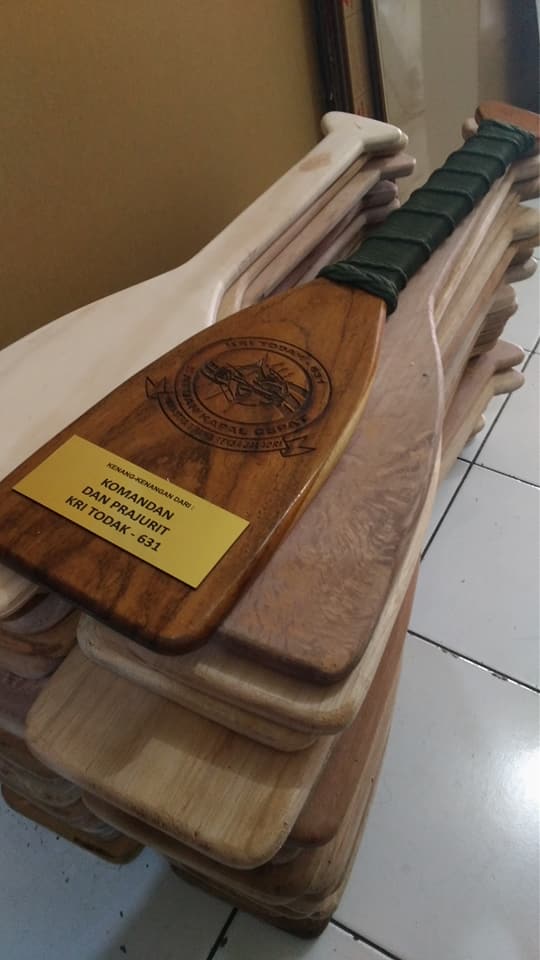 Grafir Kayu Souvenir TNI AL