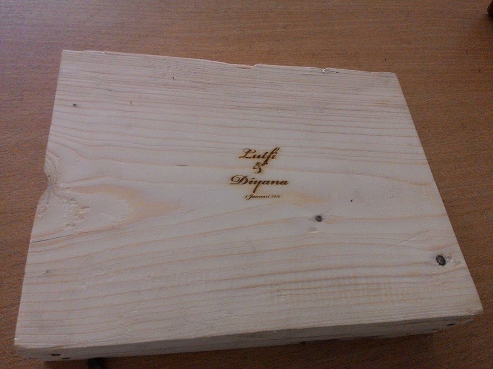 Grafir Kayu Nama Pasangan